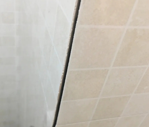 赤水瓷砖空鼓维修公司分享阳台瓷砖脱落的修复过程可以分为以下几个步骤