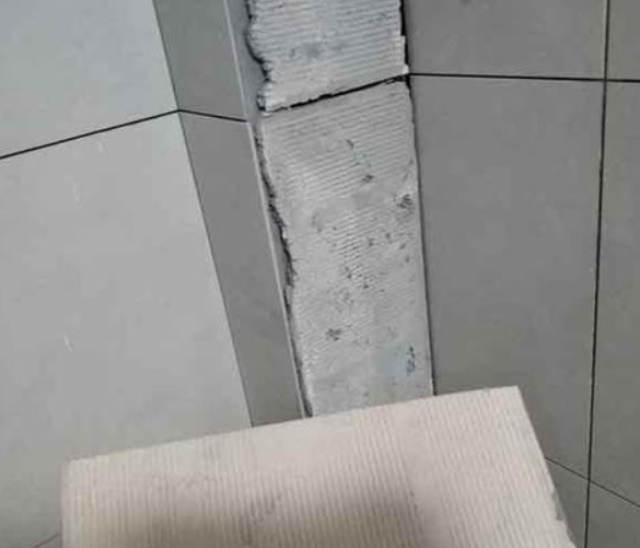 赤水瓷砖空鼓维修公司分享下厨房瓷砖脱落的补救措施。